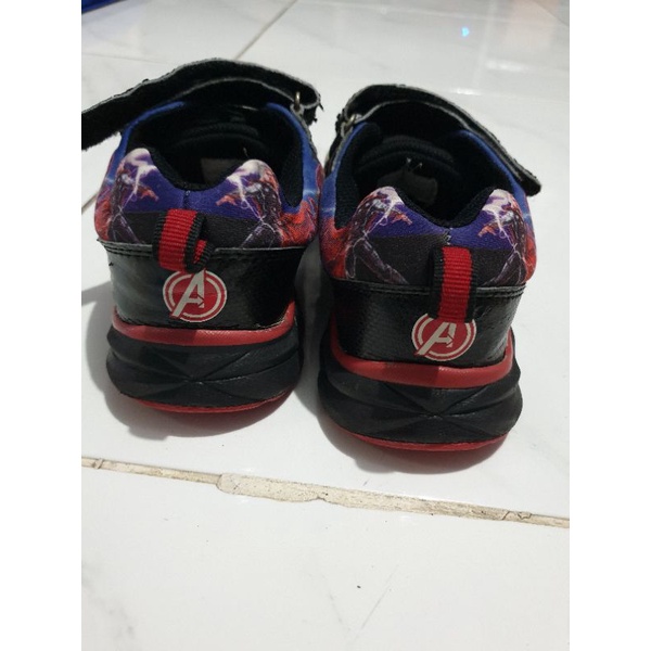 Preloved Sepatu Anak Marvel avengers original. sepatu anak bekas