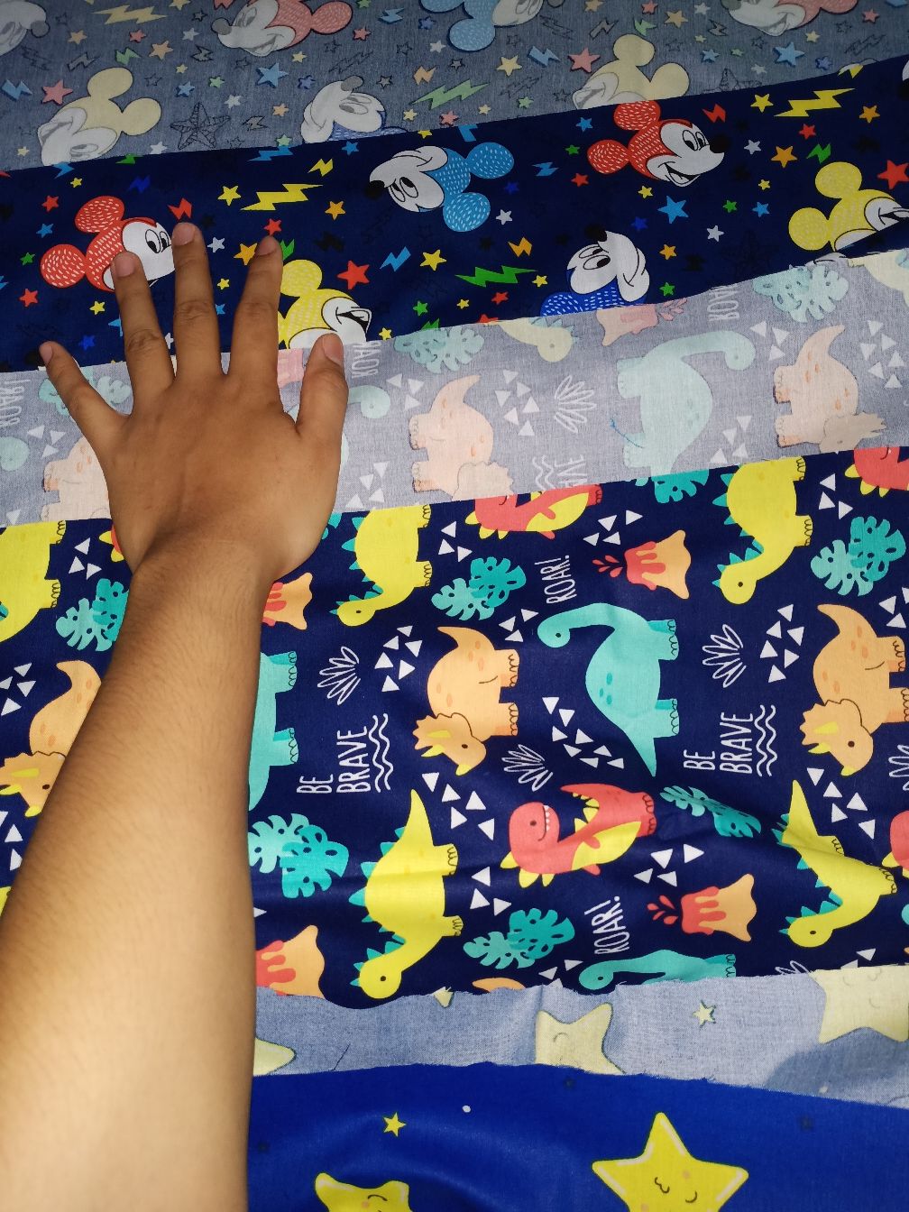 Hello Summer - Kain Sprei Katun Lokal Meteran Star Bintang Kecil