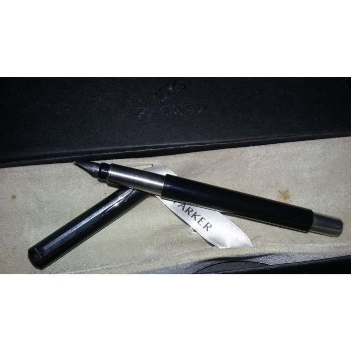 

Cantik Parker Fountain Pen Vector Black / White Original Uk + Parker Quink Berkualitas