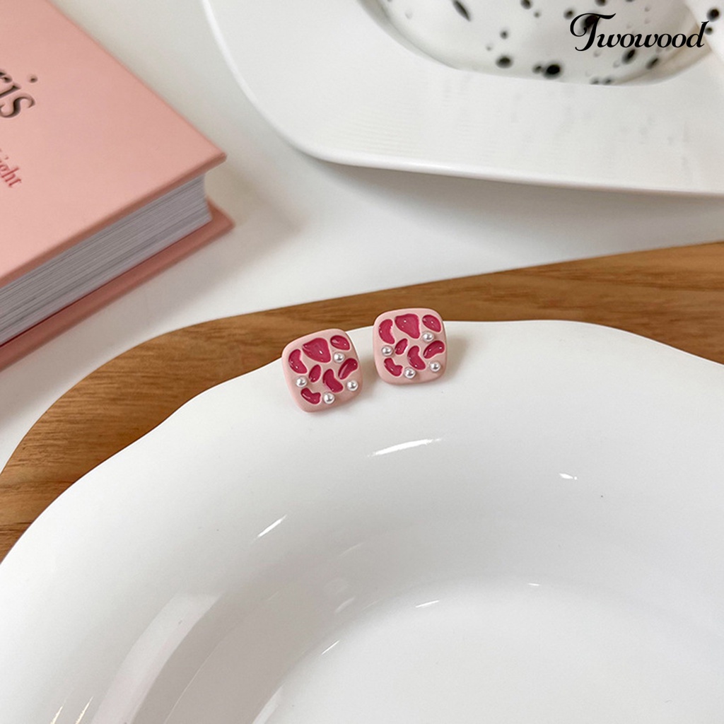 1 Pasang Anting Stud Desain Bunga Aksen Mutiara Tiruan Warna Pink Untuk Hadiah Hari Valentine