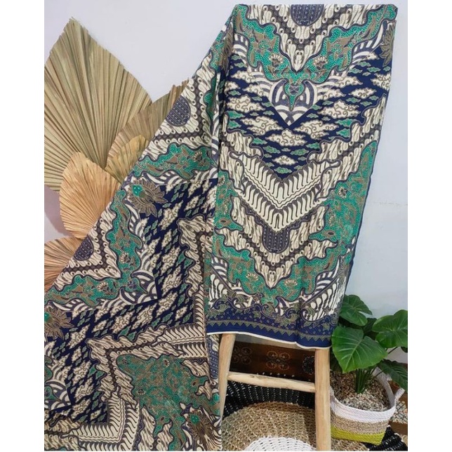 15 Motif Batik solo trendy / Batik Solo / Batik sragen / batik madu / batik tulis / batik sogan / batik sarimbit / kain batik / batik halus / batik pekalongan / batik sarung / kemeja batik aluna / batik kanaya / batik trendy / batik andhara / batik floris