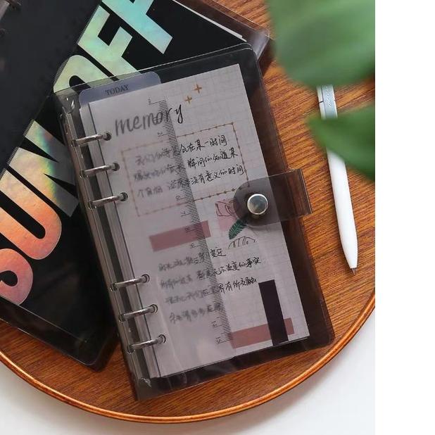 

Jangan Sampai Kehabisan!!!❄️ [THE UNIVERSE] Buku Binder A6 6 Ring Transparan Binder Cover Notebook Binder Hologram - ST005 5.5 BIG SALE FASION/5.5 Fasion sale/〖5.5 Fasion sale〗/5.5 F⚡ASH SALE/Termurah dan terbaik >>
