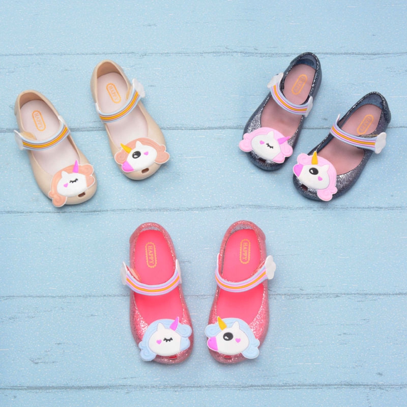 Sepatu Sandal Dengan Bahan Jelly Warna Warni Dan Hiasan Sepatu Sandal Dengan Bahan Jelly Warna Warni Dan Hiasan