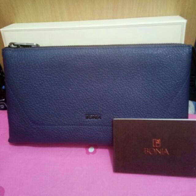 Clutch Bag Bonia warna biru navy