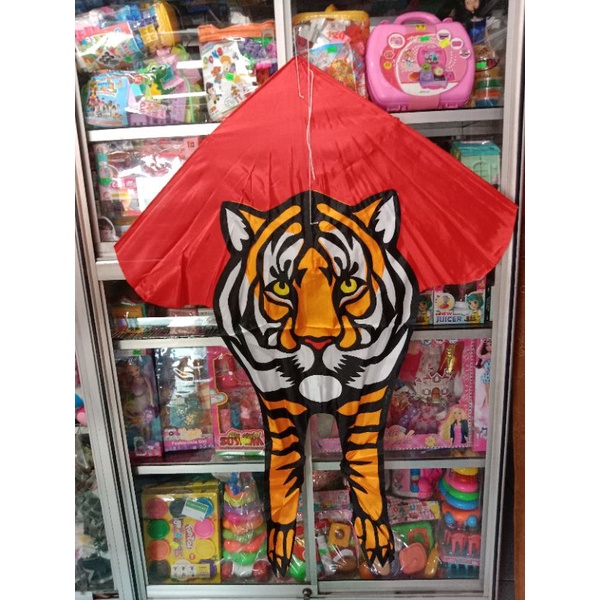 layangan kain besar macan