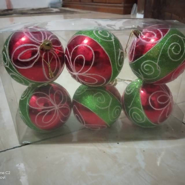 Bola bola besar hiasan pohon natal