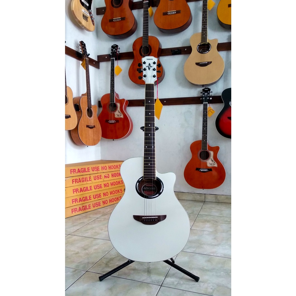 Gitar Akustik Model APX 500 Warna Putih Hitam Natural dan Gitar Akustik Model APX 500 Warna Putih Hitam Natural dan