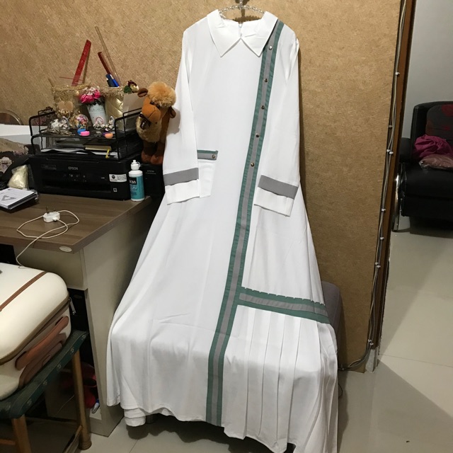 Preloved Sporty Putih Branded Ihram Gamis Syari Kerah Salur Garis Polos Dress Rampel Kondangan Umrah
