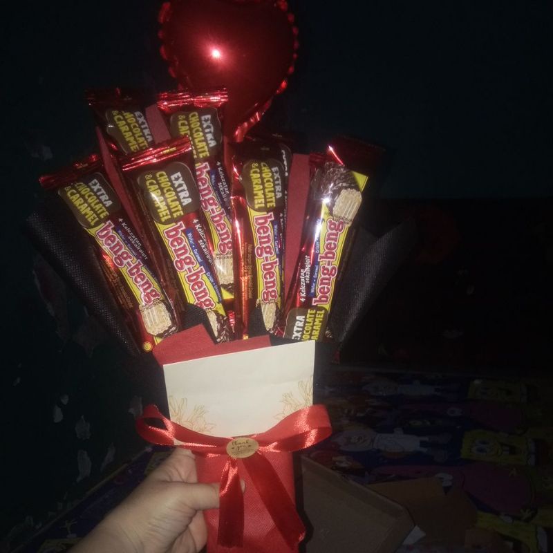 

BUCKET BENGBENG FREE BALON VOIL LOVE DAN KARTU UCAPAN