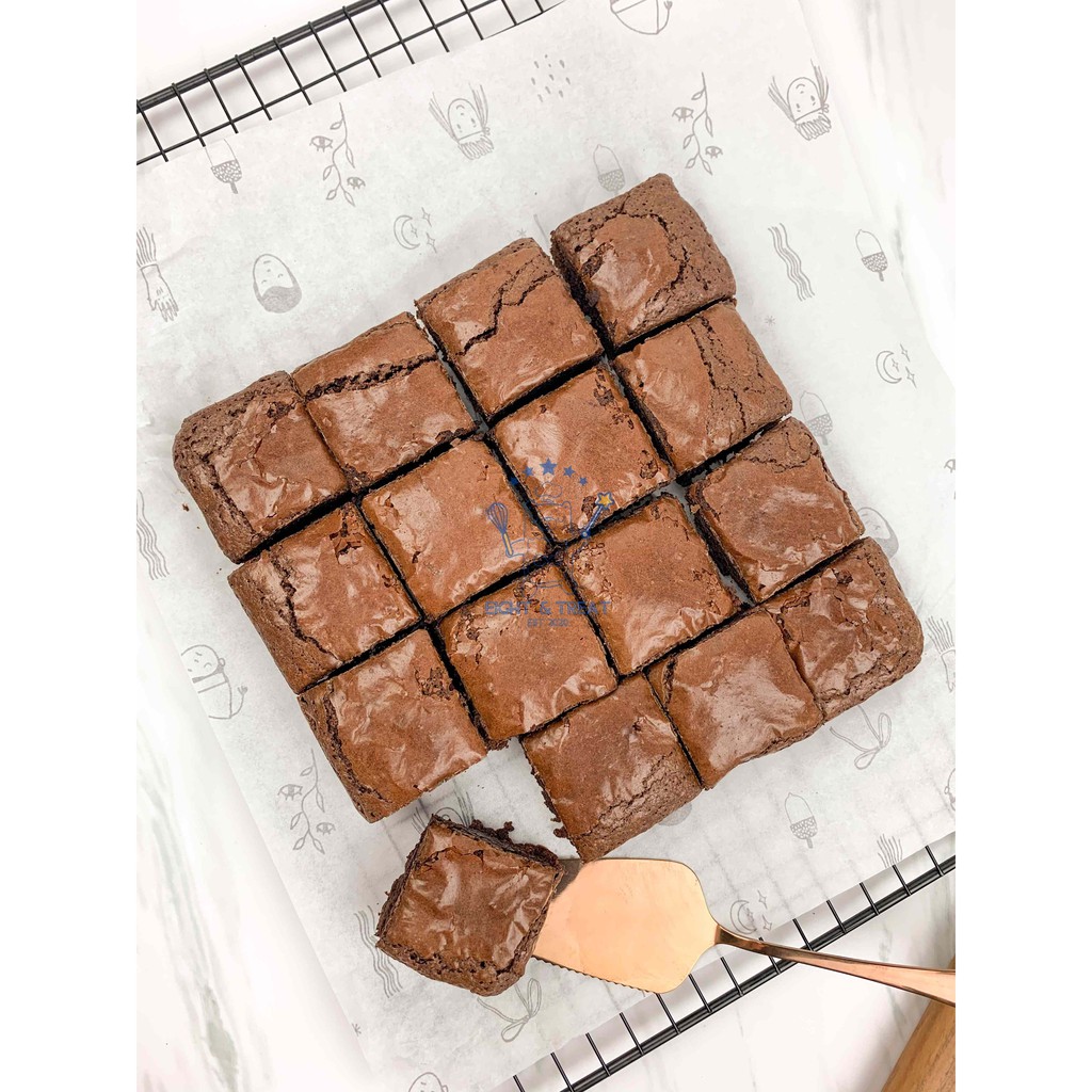 

Brownies Original - Signature Fudgy Chocolate Brownies (Uk. 20x20) by Eight And Treat