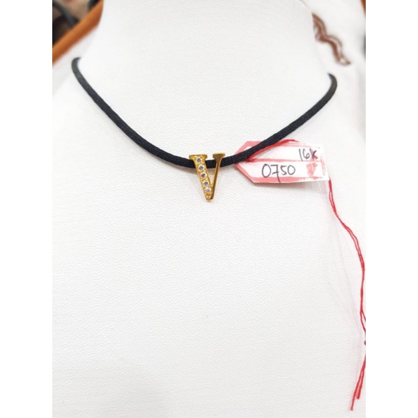 LT1536E425E liontin huruf V permata inisial nama emas kuning asli berat 0.750 kadar 70% 16k