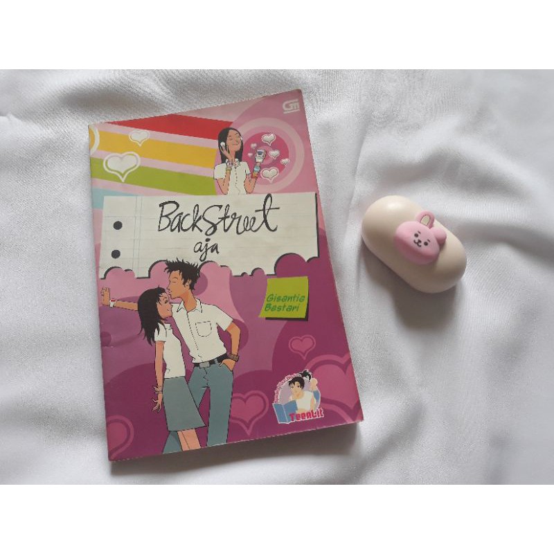 Teenlit bekas Backstreet Aja by Gisantia Bestari