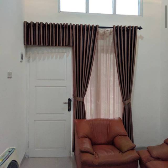 Gorden satu set model pintu samping