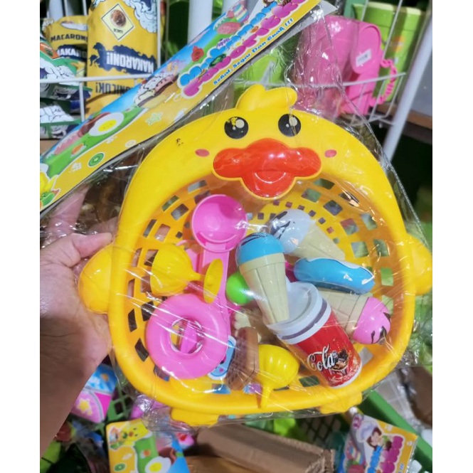 Mainan keranjang bebek es cream