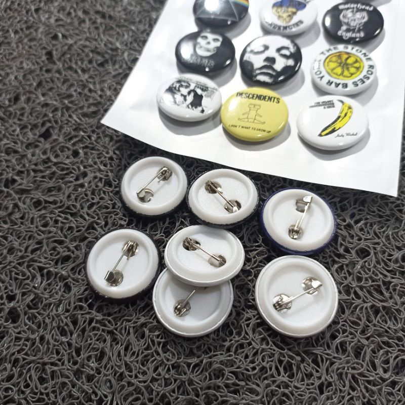 Pin button mini musik / band grosir terlaris isi 17pcs ( Kode : 108 )