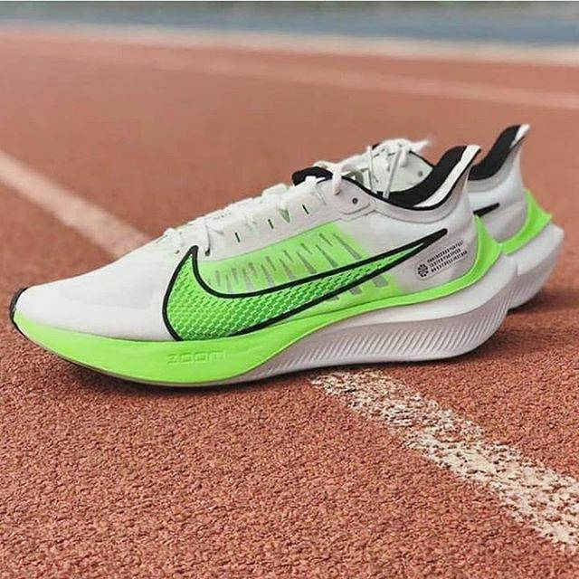 nike running zoom gravity white