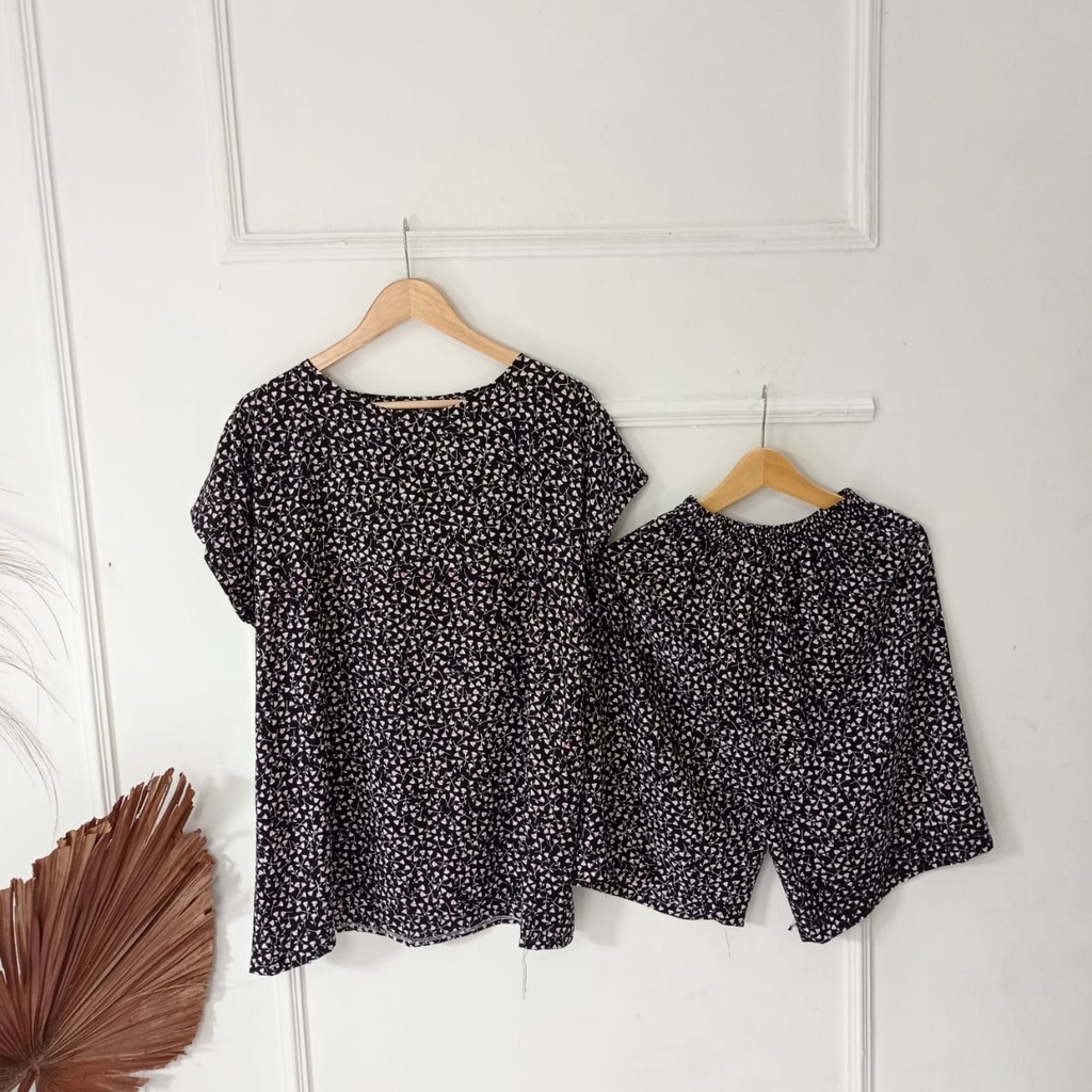 baju tidur wanita celana pendek - setcel rayon polos murah - setelan pendek wanita jumbo ld 120 - one set rayon jumbo lengan pendek-Leica Polkadot1