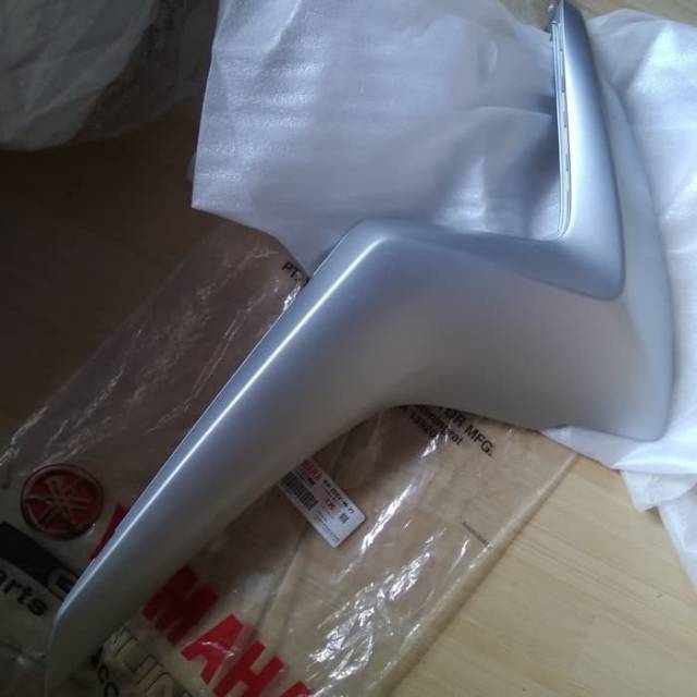 Sayap kanan yamaha Mio S silver original B3B-F835V-00-P3