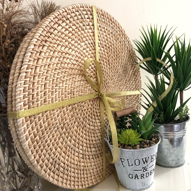 Tatakan piring rotan/ rattan placemat. Cocok untuk hiasan ruang makan