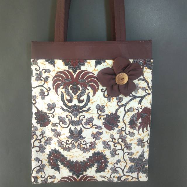 

TAS BATIK (40×32×3cm)
