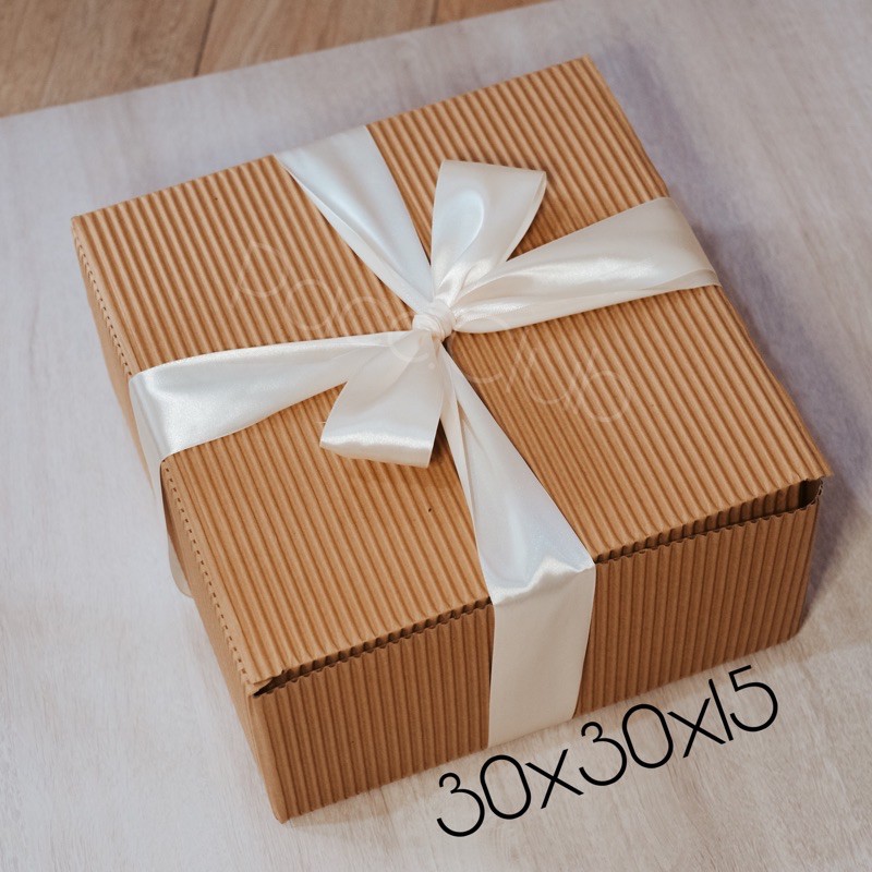 

Kotak Kado Gift Box Packaging + Pita (BUNDLE) 30x30x15
