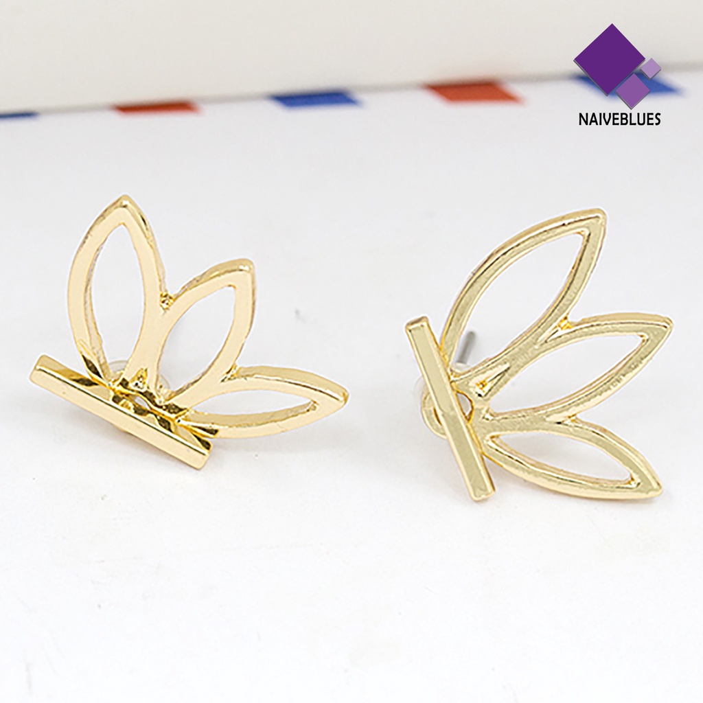 1 Pasang Anting Stud Bentuk Lotus Model Hollow Untuk Wanita