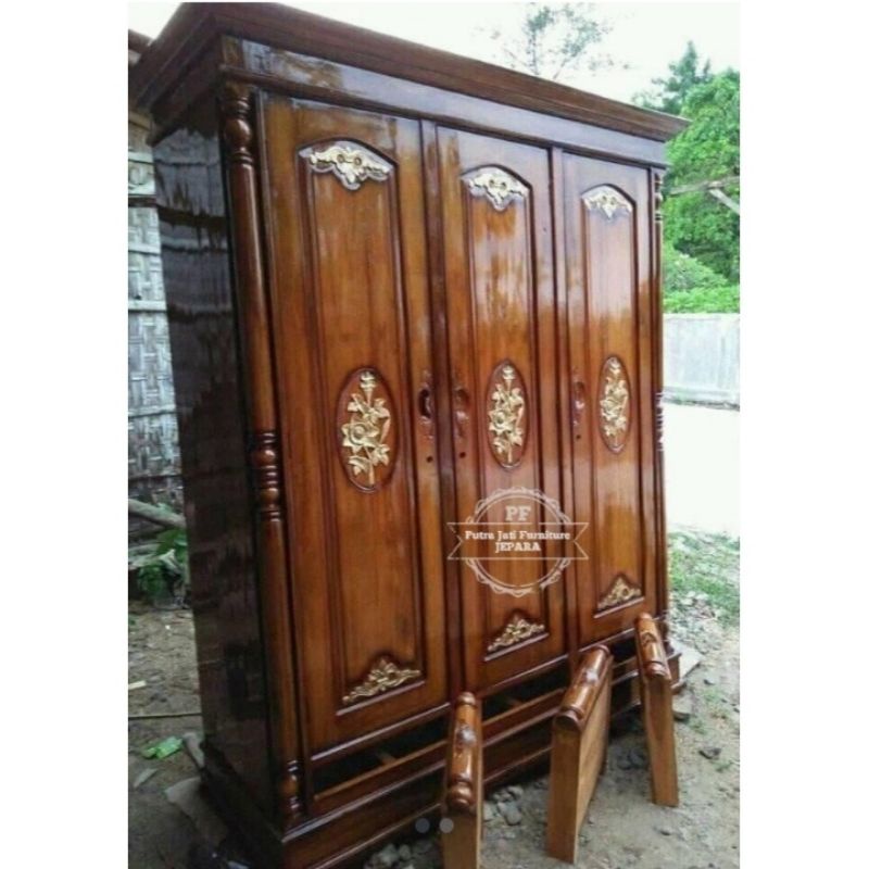 Alamri pakaian pintu 3 ukir Jepara kayu jati mebel Jepara murah