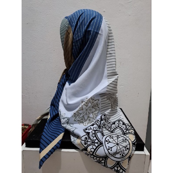 Hijab Segi Empat / Hijab Motif / Jilbab Segi Empat / Jilbab Motif / Sahara Flo Signarica / SF-SB015 