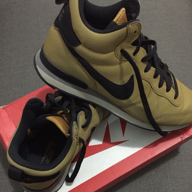 Nike Internationalist warna coklat