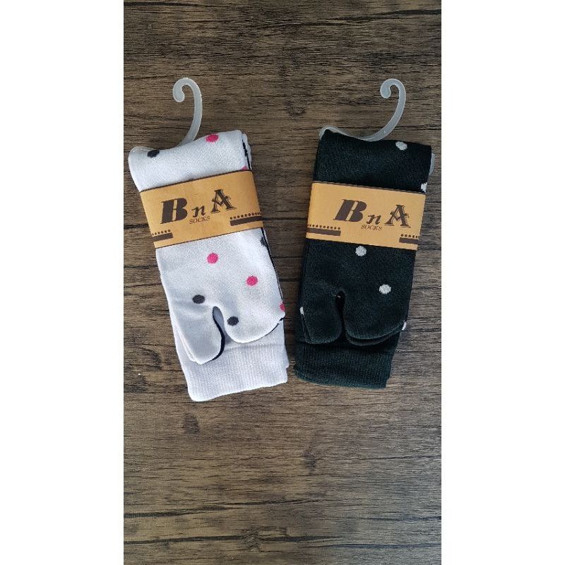 KAOS KAKI JARI JEMPOL NILON WANITA MOTIF MUSLIMAH POLKADOT DEWASA TELAPAK HITAM-1