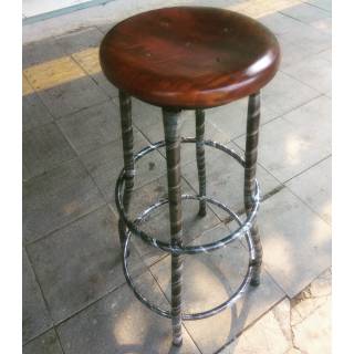 BANGKU KAKI BESI TINGGI 75 CM KURSI BAR CAFE KAYU JATI BANGKU KAKI BESI TINGGI 75 CM KURSI BAR CAFE KAYU JATI