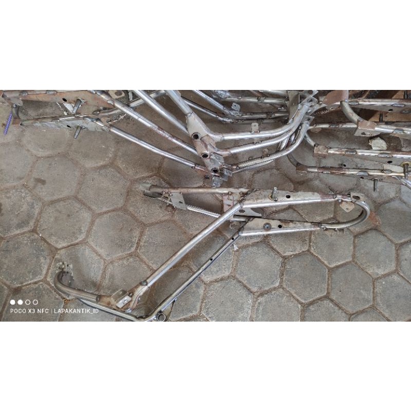 sambungan rangka belakang honda XL 125 E repro