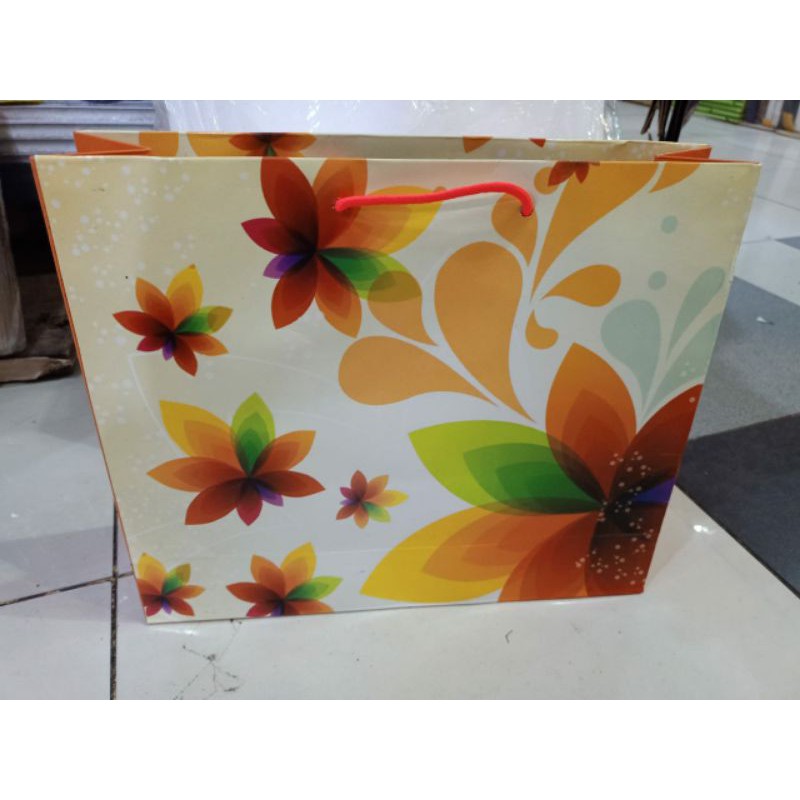 

Paper bag polio nyamping kembang /landscape/ bunga /12pcs terlaris & termurah/tebal
