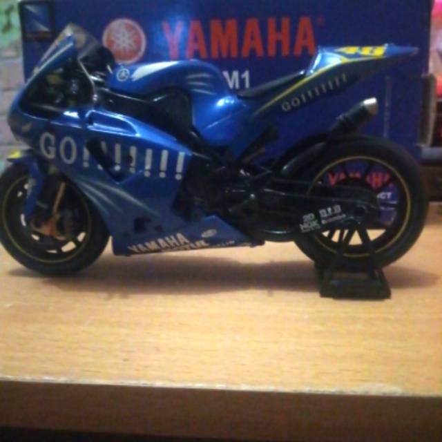 Diecast Motogp Yamaha YZR M1 2004 Vxxentino Rossi
