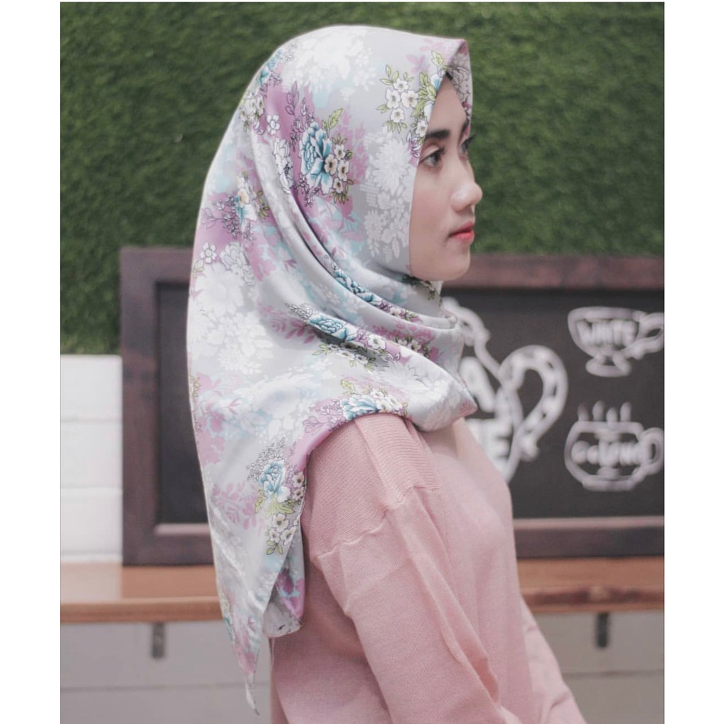 HIJAB SEGI EMPAT MAX FLOWER