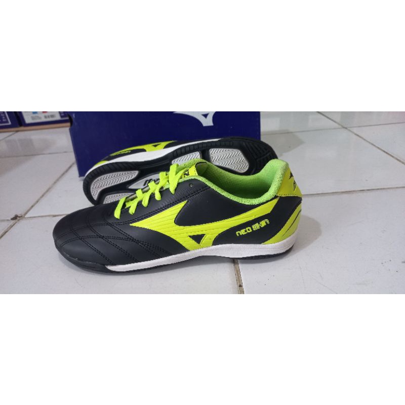 sepatu mizuno.sepatu futsal.sepatu badminton.volly.dll