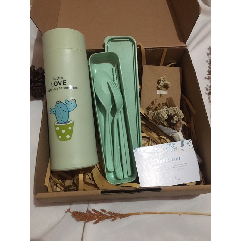 

Giftbox\Kado Wisuda\Kado Ulang Tahun\Kado Anniversary