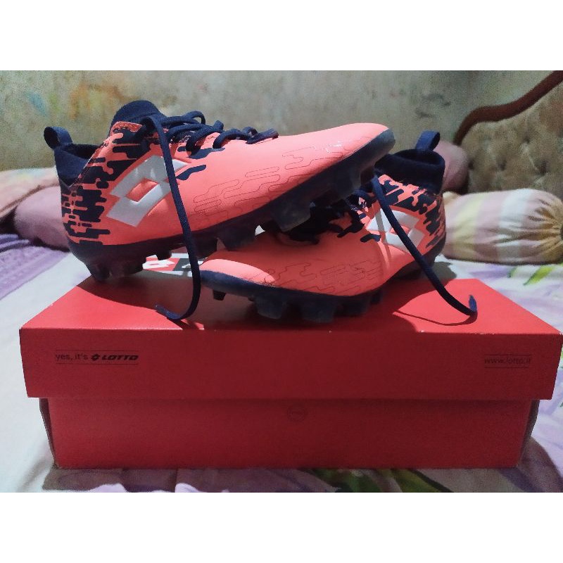 Sepatu bola Lotto Veloce FG