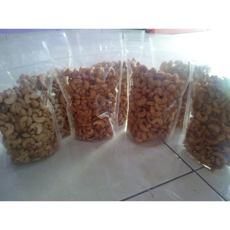 

KACANG METE ANEKA RASA 300GRAM