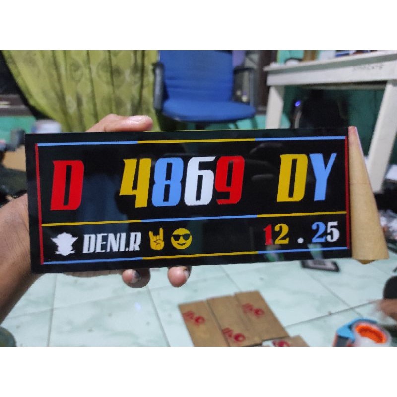 Plat nomor variasi akrilik ( satu )