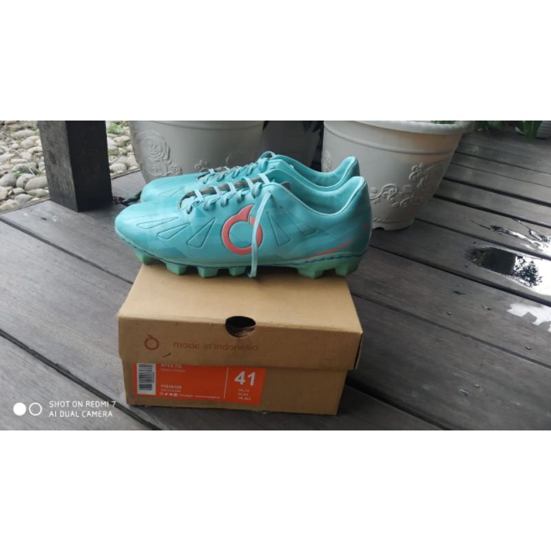 sepatu bola Ortuseight seken/bekas bagus