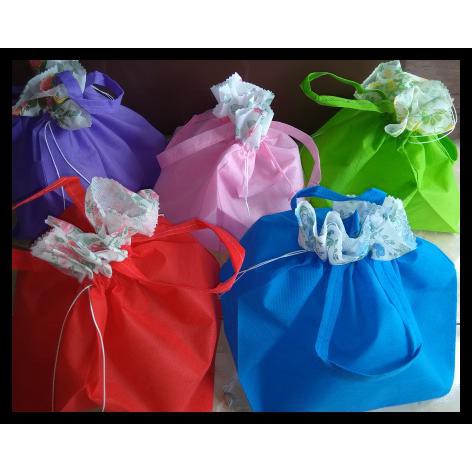 

Promo Tas Goodiebag/Tas Serut Box Nasi ukuran 18x18 Murah QR0185