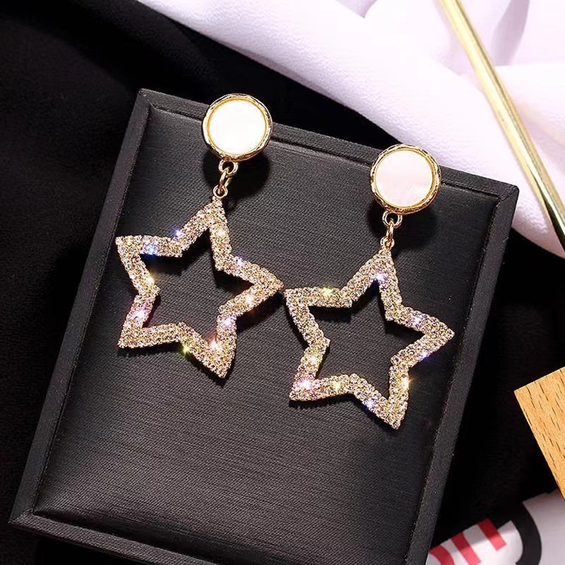 Anting Tusuk Gantung Desain Pentagram Hollow Hias Berlian Gaya Perancis / Elegan Kreatif High quality Untuk Wanita