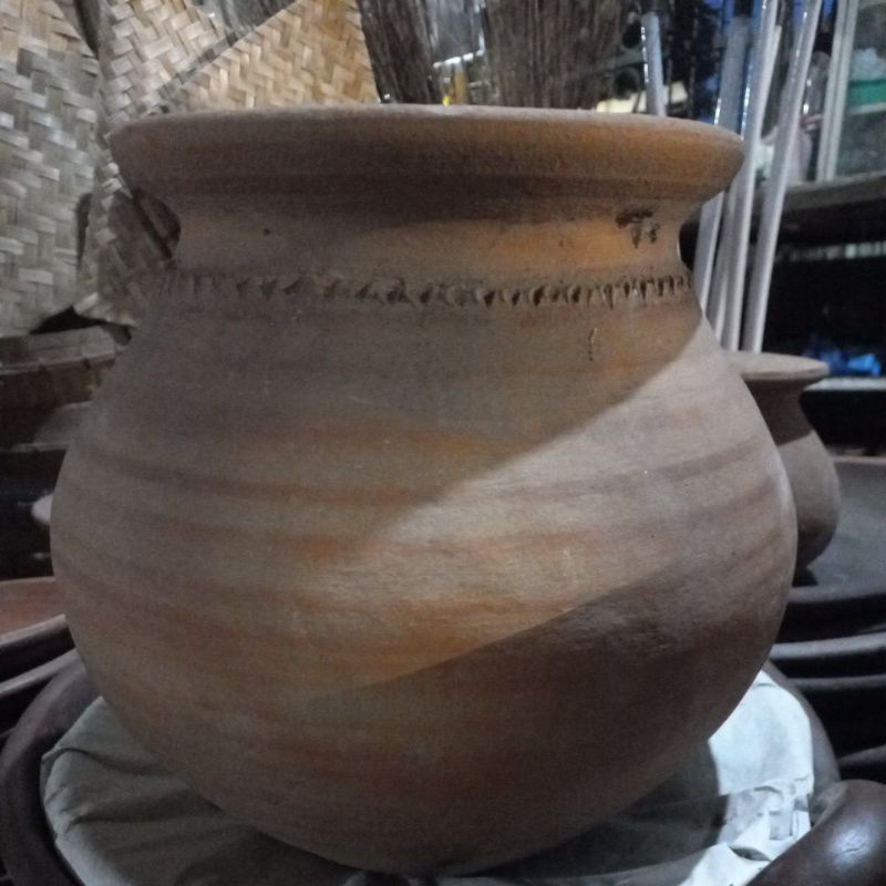 Gentong Beras Tanah Liat Jumbo