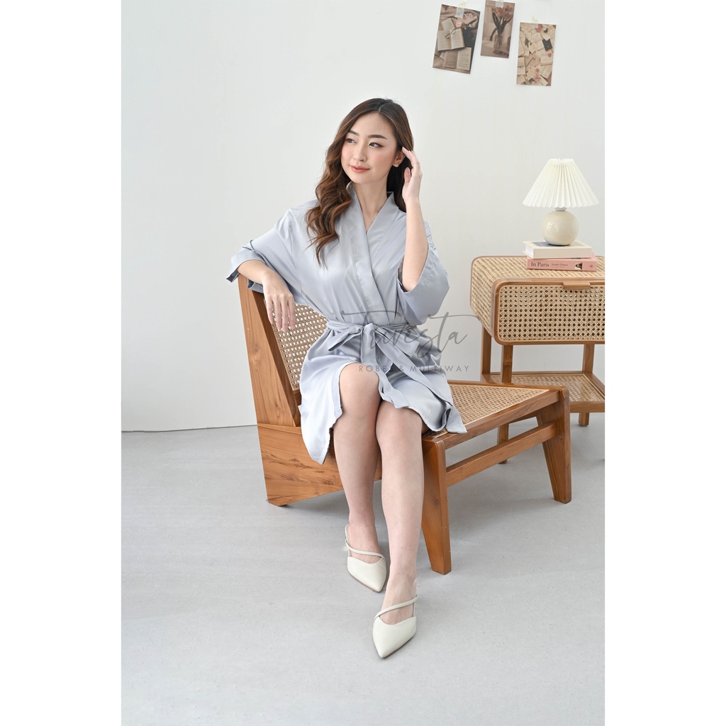 Trivesta Robes - Basic Robe Abu Silver - Kimono Robe Bridesmaid Satin + Free Bordir (Tulisan Bebas Bisa Nama)