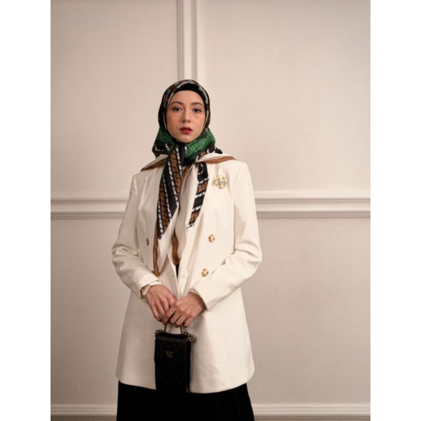 Vivi Zubedi x Dssaaksss D Line Scarf