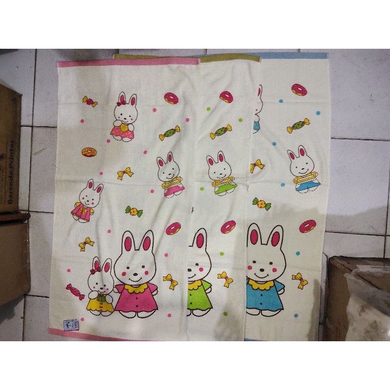 HANDUK TWIN  CREAM / HANDUK MANDI UKURAN 50 X 100 / HANDUK KATUN HALUS, SERAP AIR DAN LEMBIT