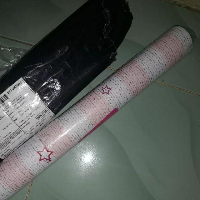 Wallpaper Dinding Garis Bintang Pink