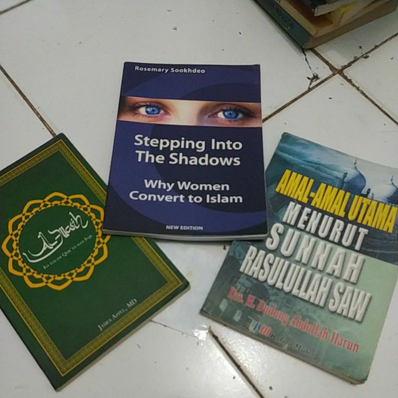 HARGA 1AN STEPPING INTO THE SHADOWS WHY WOMEN CONVERT TO ISLAM/ISA DALAM QURAN DAN INJIL/AMAL AMAL U
