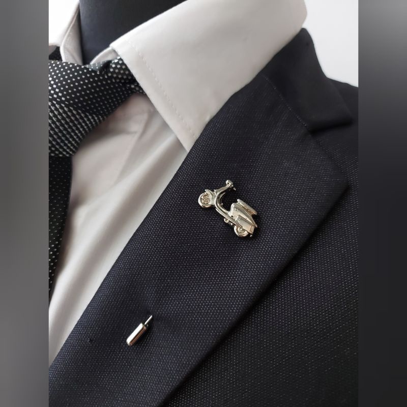 Lapel pin/ bros untuk jas - model vespa